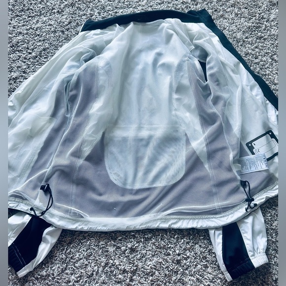 Nike White and Black Sporty Athletic Warm Lightweight Design Women Jacket Small - Picture 9 of 11